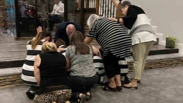 DeKalb Co. inmates praying